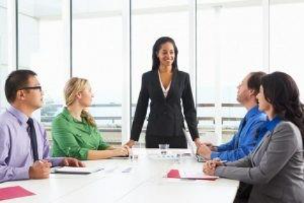 A healthcare manager leads a meeting.
